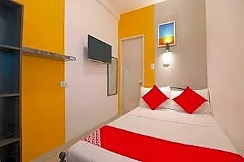Hometel Barrio House Mactan 2*